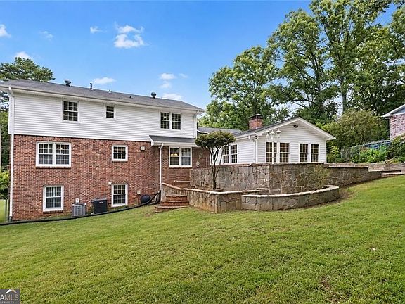 4th image of 1683 Oak Ridge Cir SW