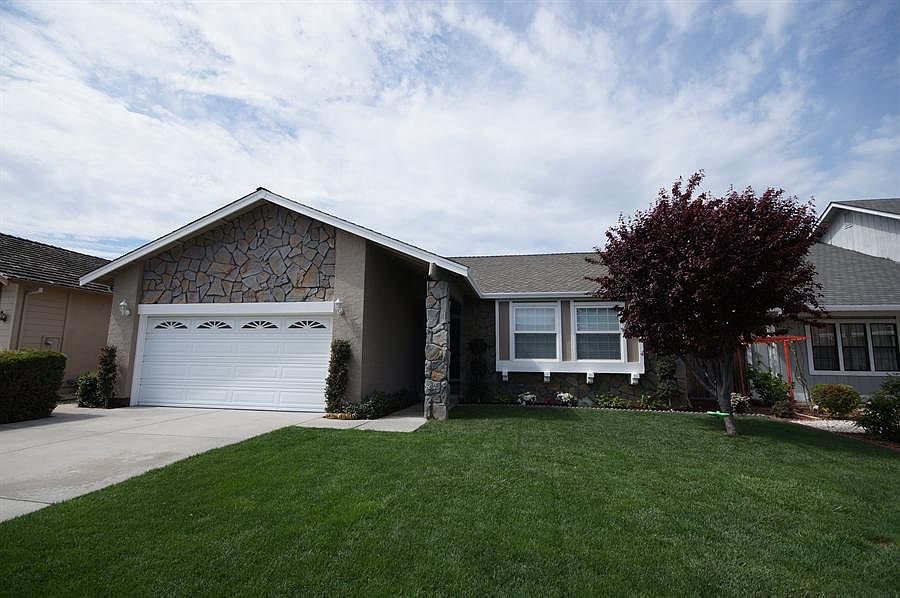 2nd image of 4427 Desin Dr