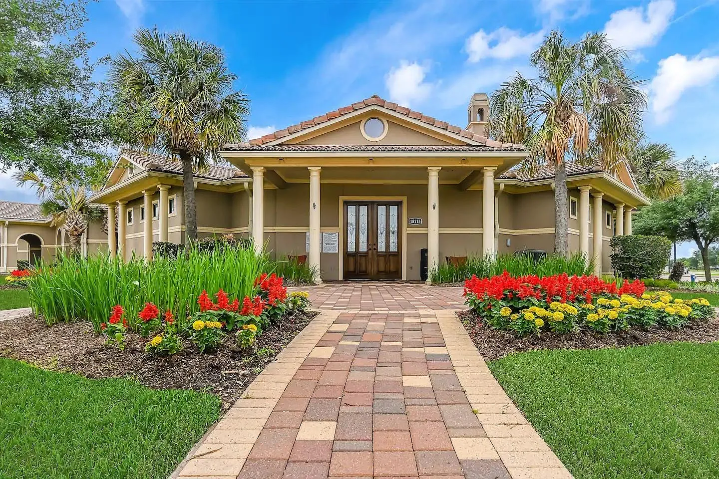 4 bed, 3.0 bath, 3851 sqft, $5,999 — Photo 4