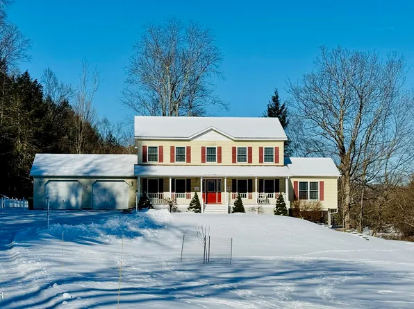 1869 Parkway Dr, Honesdale, PA 18431