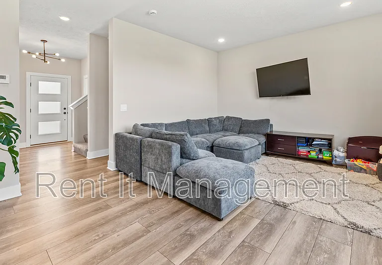 6910 Stony Point Dr — Photo 9