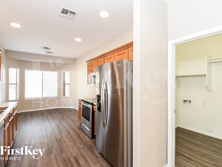 2850 E Silverbell Rd — Photo 8
