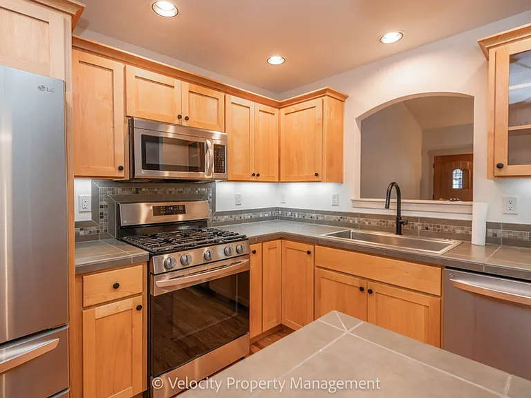 2469 NW Sacagawea Ln — Photo 7