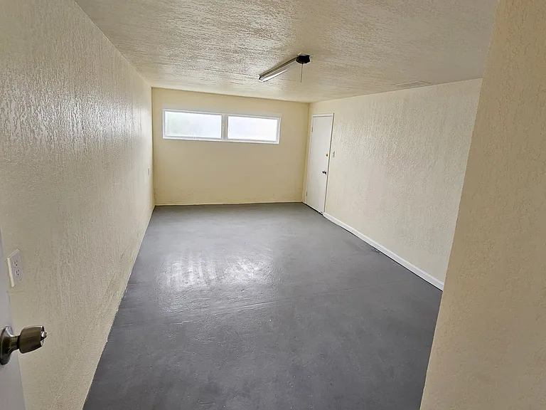 320 Skyline Dr — Photo 5