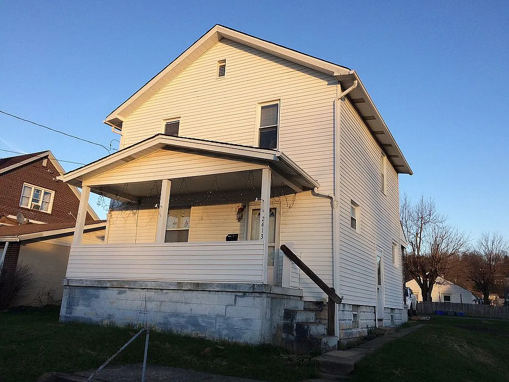 2413 W Main St photo 1