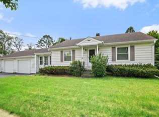 209 Beach Dr, Algonquin, IL 60102