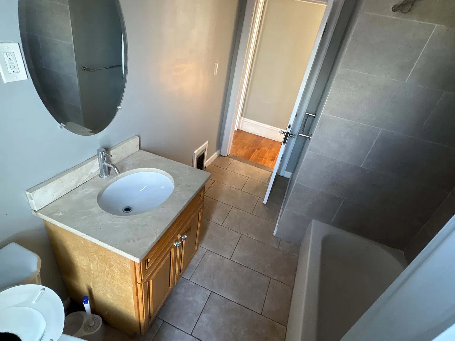 3 bed, 1.5 bath, 1300 sqft, $2,800 — Photo 4