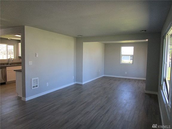 4th image of 4814 Yew Ln SW