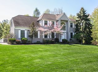 32 Burgundy Ct, Livingston, NJ 07039