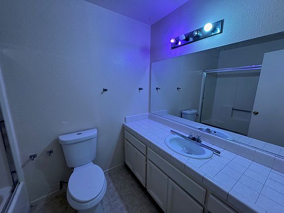 4th image of 466 Ashwood Ct