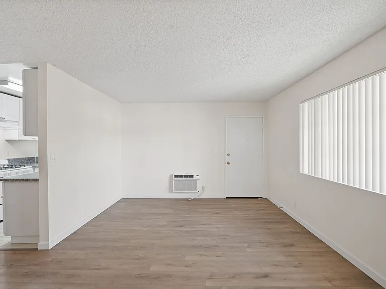 12603 Oxnard St — Photo 3