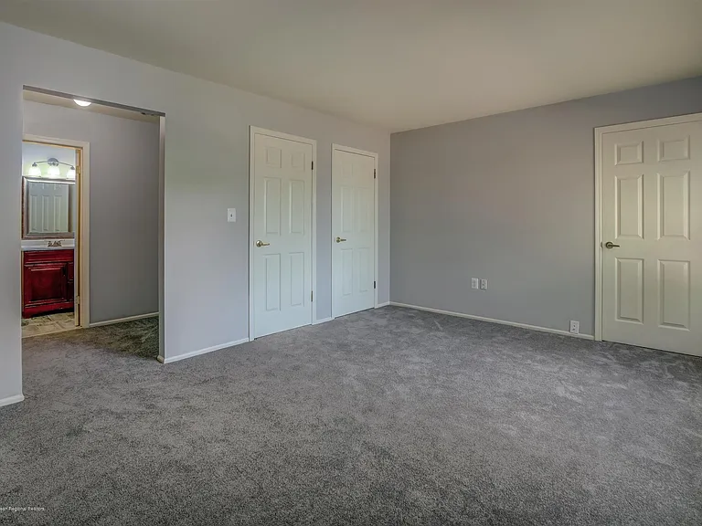 40 Staghorn Dr — Photo 17