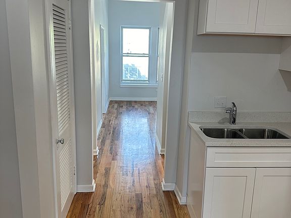 5th image of 3535 W Le Moyne St #2