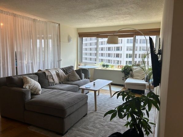 1330 New Hampshire Ave NW APT 810