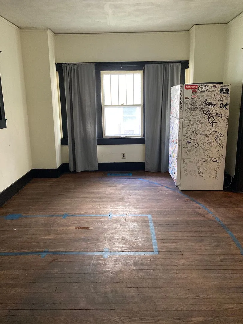 Available 2027-2028 - 5 Bedroom/2 Bathroom Home 2 Blocks from Mackey Arena — Photo 3