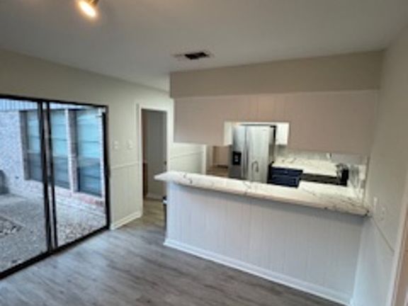 3rd image of 3220 Castledale