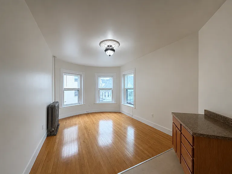 62 Vinal Ave — Photo 1