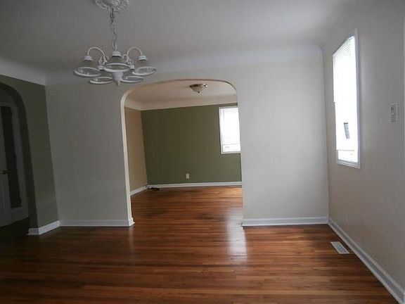 4th image of 119 W North St
