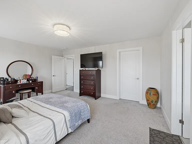 1615 Sandridge Ln — Photo 34