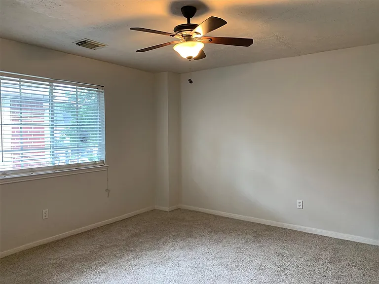 20703 Riviere Ln — Photo 29