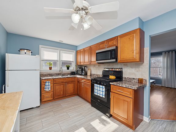 5th image of 8919 La Crosse Ave #2S