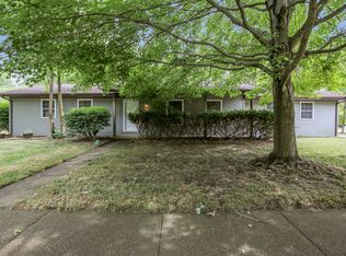 214 Clayton Dr, Mahomet, IL