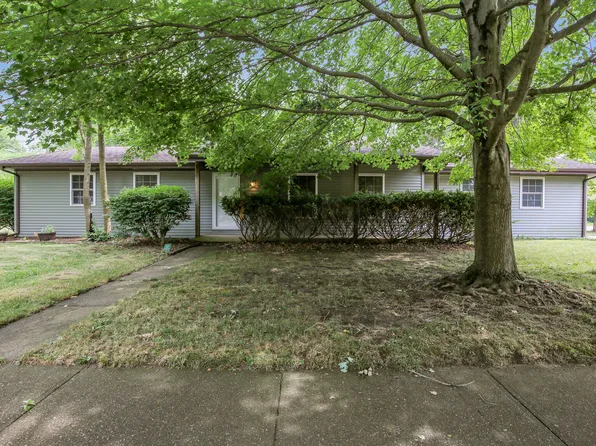 214 Clayton Dr, Mahomet, IL 61853