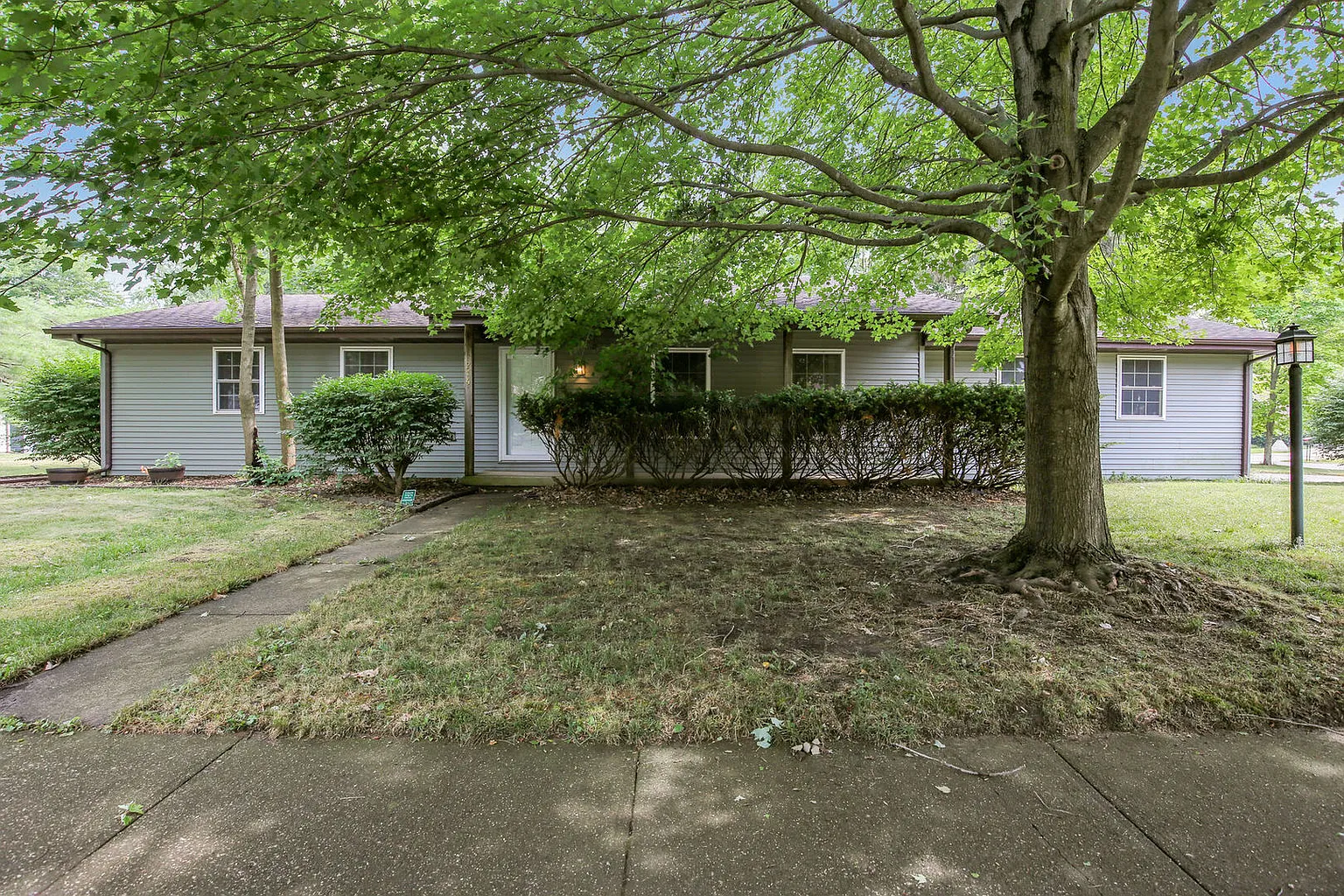 214 Clayton Dr photo 1