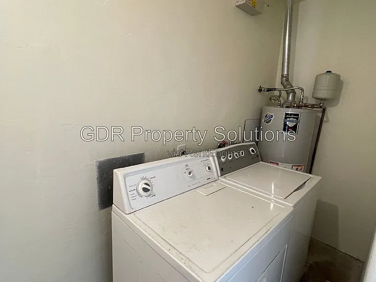 5703 Princess Jeanne Ave NE — Photo 10