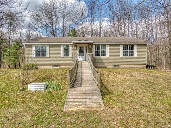 10743 N Federal Rd, Howard City, MI 49329