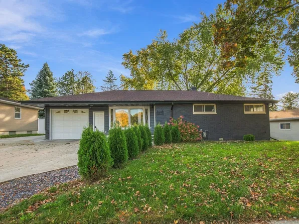 1926 Debra Ln, Green Bay, WI 54302