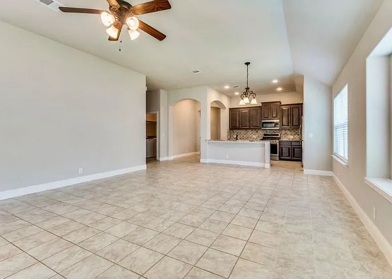609 W North Creek Dr — Photo 3