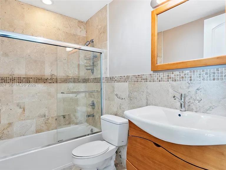 1090 NW North River Dr #402 — Photo 12