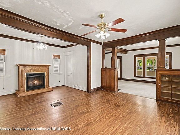 4th image of 925 Clark St