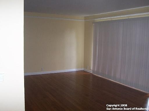 5th image of 403 BASSWOOD DR