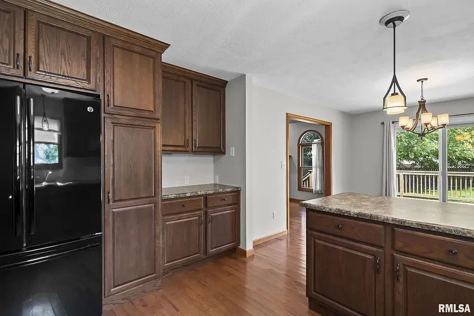 3 bed, 1631 sqft, $2,400 — Photo 4