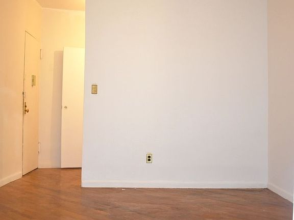 2nd image of 476 Clinton Ave APT 1D