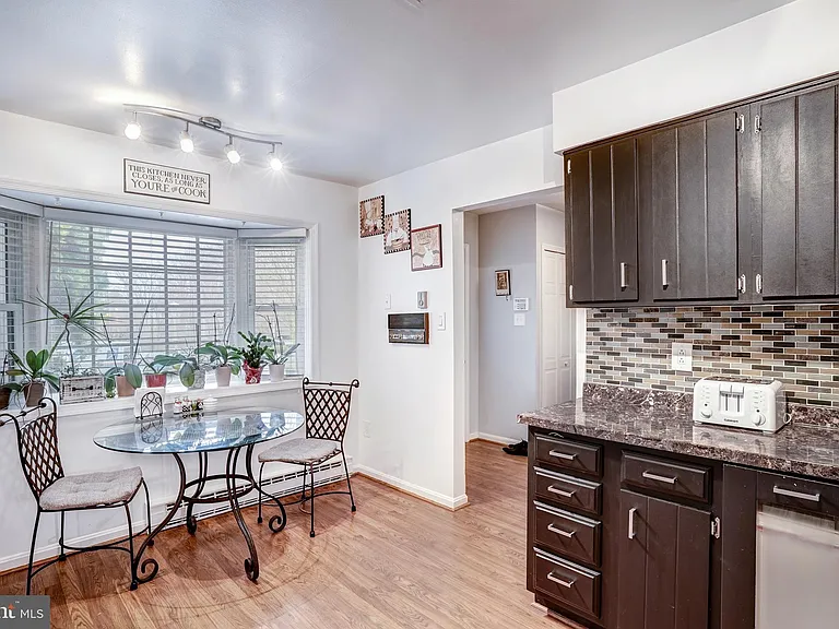 206 Summers Ct — Photo 5