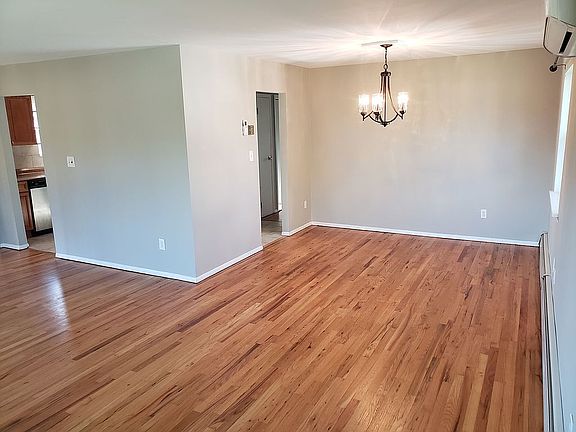 5th image of 75 S Crescent Dr APT 2