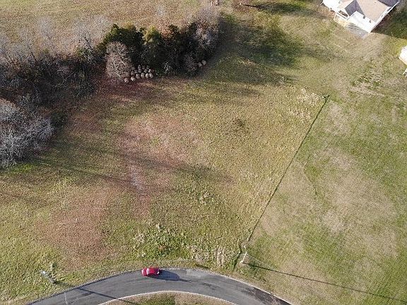 3rd image of 112 Castlebury Dr