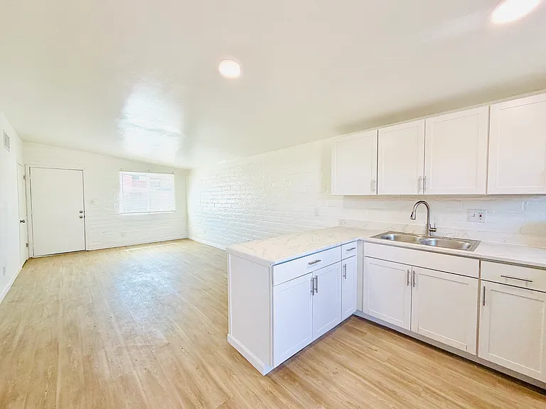 The Derby Apartments — Photo 28