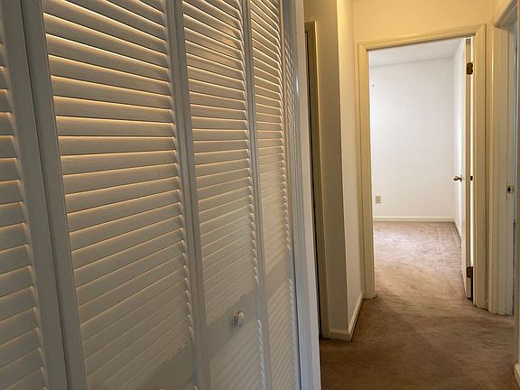 5th image of 5010 Chancellor Sq NW #C