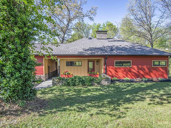 5th image of 715 Lake Forest Dr