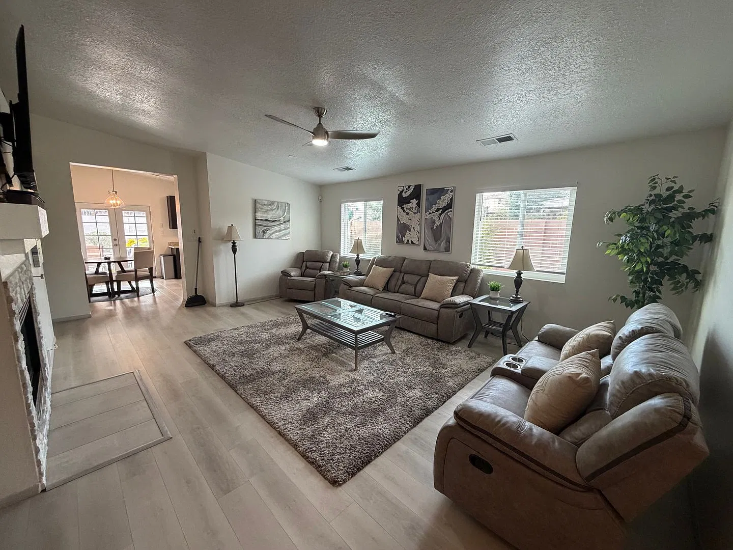 Furnished 3 Bedroom + Office — Photo 2