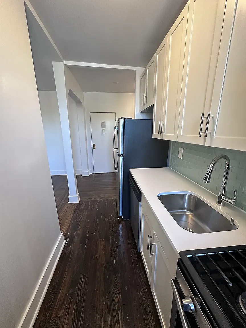 283 Albany Avenue — Photo 3
