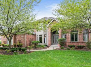 542 Waters Edge Dr, South Elgin, IL 60177
