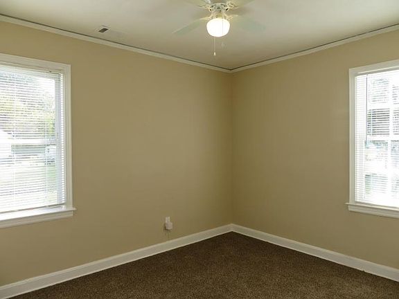 3rd image of 497 Rosewood Ave