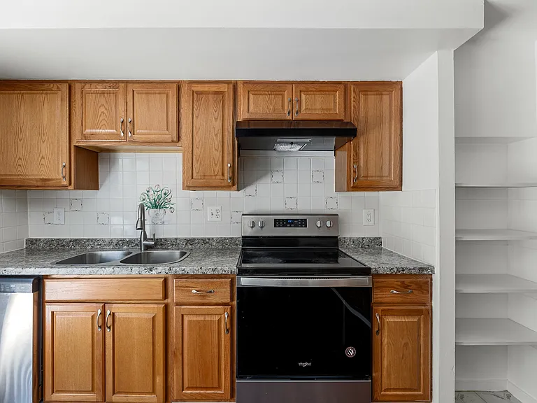 2231 Sanibel Dr — Photo 12