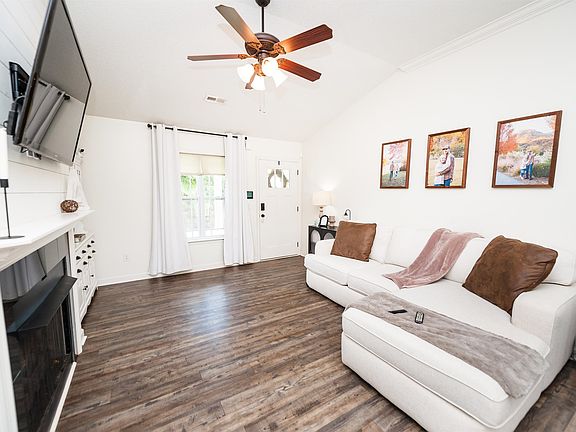 4th image of 300 Brown Arrow Cir