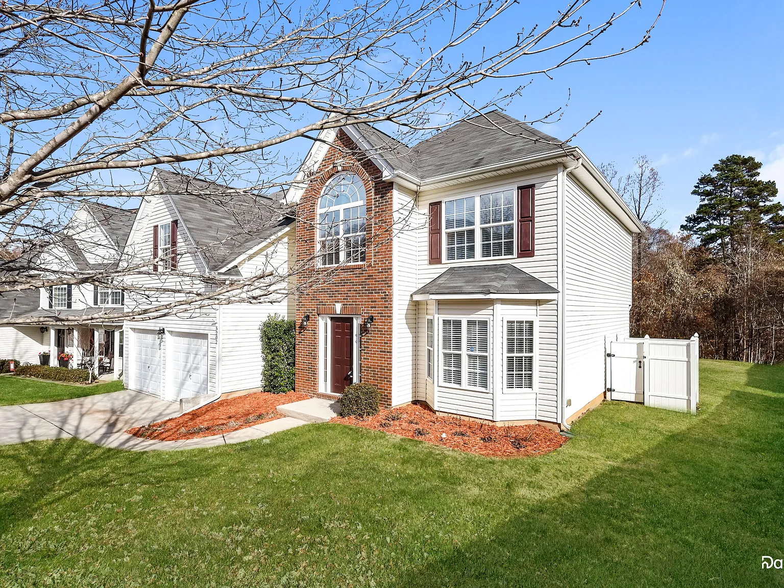 4 bed, 2.5 bath, 2828 sqft, $2,405 — Photo 3